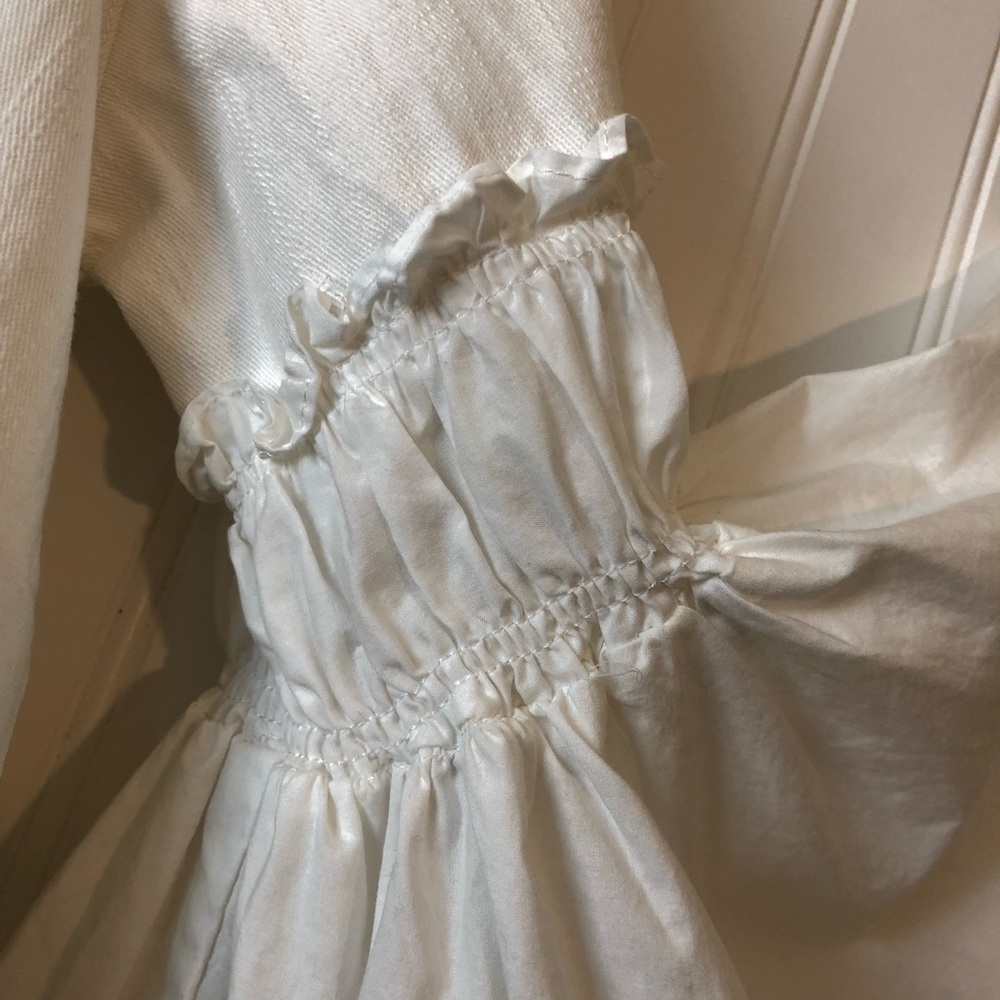 SALE🎊HP🎉White Denim Ruffle Jacket - Picture 3 of 3